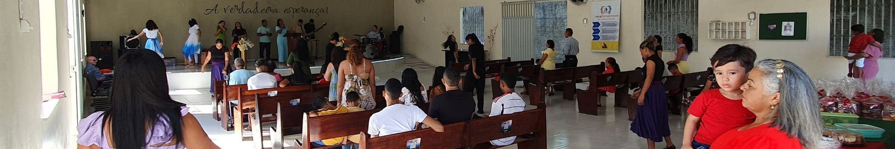 A Igreja Batista Nacional Maracanã reunida em culto